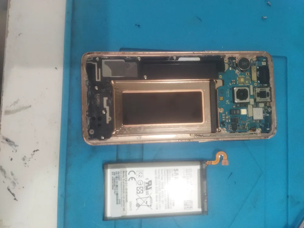 foto principale Sostituzione batteria smartphone a Anagnina, Roma - iRiparazioni | Anagnina