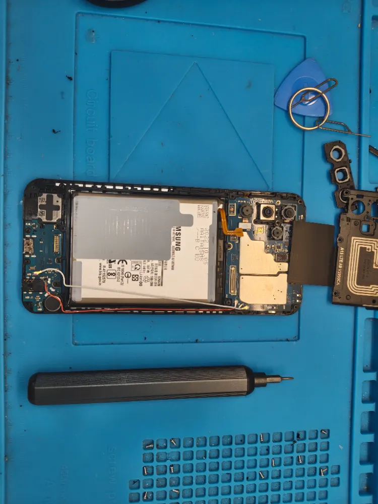 foto 2 Sostituzione schermo smartphone a Bracciano - iRiparazioni | Bracciano